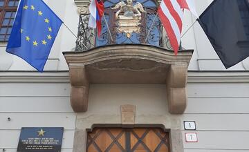 FOTO: Mestský erb podstupuje rekonštrukciu. Nahradí ho replika