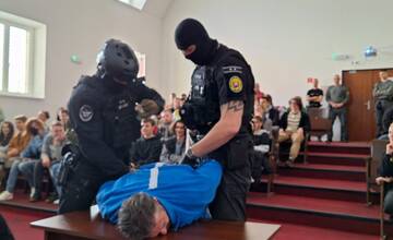 FOTO: Študenti z Banskej Bystrice boli vo väzení počas preventívnej aktivity