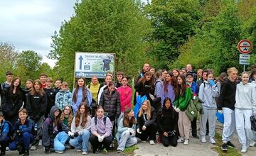 FOTO: Žiaci zo Žiaru nad Hronom vyšli z lavíc a čistili okolitú prírodu