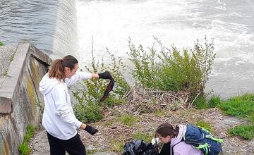 FOTO: Žiaci zo Žiaru nad Hronom vyšli z lavíc a čistili okolitú prírodu