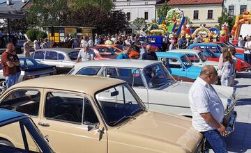 FOTO: Unikátne veterány na zvolenskom námestí. Prišli si ich obzrieť stovky ľudí