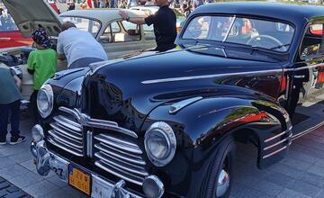 FOTO: Unikátne veterány na zvolenskom námestí. Prišli si ich obzrieť stovky ľudí