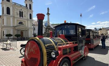 FOTO: Námestie SNP zaplavil dav ľudí. Banskobystričania si užívali bohatý program