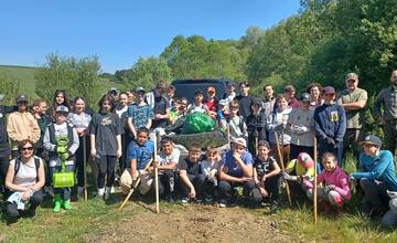FOTO: Z riek pod Poľanou sa vyzbierali 3 tony odpadu