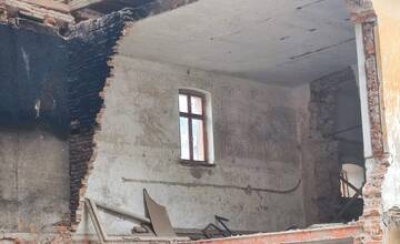 FOTO: Vnútorné priestory starej budovy v Banskej Štiavnici sa rozpadajú