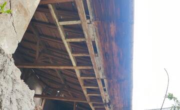 FOTO: Vnútorné priestory starej budovy v Banskej Štiavnici sa rozpadajú