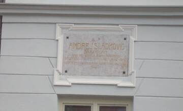 FOTO: Vnútorné priestory starej budovy v Banskej Štiavnici sa rozpadajú