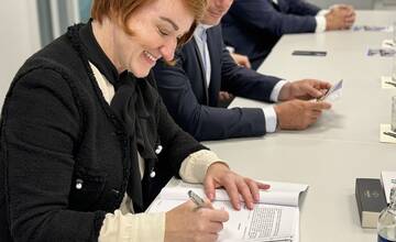 FOTO: Rooseveltova nemocnica podpísala zmluvu so zhotoviteľom