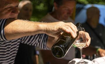 Žiarsky park ožil. Zaplnili ho priaznivci dobrého vína
