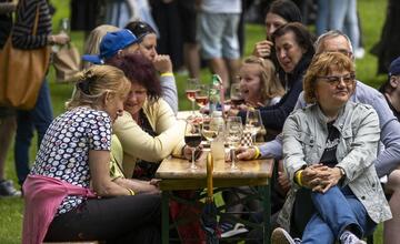 Žiarsky park ožil. Zaplnili ho priaznivci dobrého vína