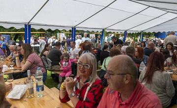 Žiarsky park ožil. Zaplnili ho priaznivci dobrého vína