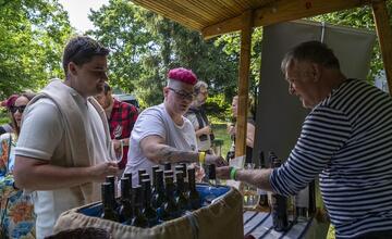 Žiarsky park ožil. Zaplnili ho priaznivci dobrého vína