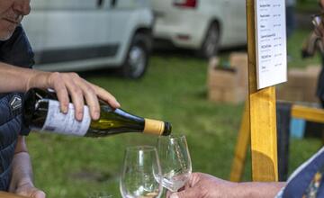 Žiarsky park ožil. Zaplnili ho priaznivci dobrého vína