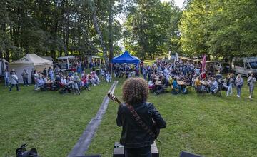 Žiarsky park ožil. Zaplnili ho priaznivci dobrého vína