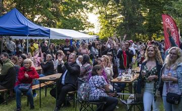 Žiarsky park ožil. Zaplnili ho priaznivci dobrého vína