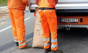 FOTO: Pri Krupine sa prevrátil kamión. Dopravná nehoda spôsobila obmedzenia