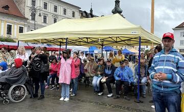 FOTO: Pod jednou strechou. Podujatie, ktoré zabáva aj pomáha