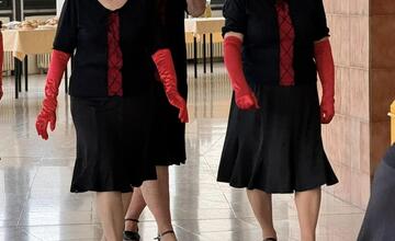 FOTO: Seniori Optimisti roztancovali Žiar nad Hronom. Oslavujú 20 rokov