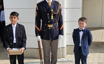 FOTO: Žiaci Maťko a Leo z Brezna pomohli staršiemu pánovi, stretli sa aj s prezidentkou