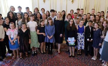 FOTO: Žiaci Maťko a Leo z Brezna pomohli staršiemu pánovi, stretli sa aj s prezidentkou