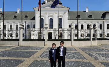FOTO: Žiaci Maťko a Leo z Brezna pomohli staršiemu pánovi, stretli sa aj s prezidentkou