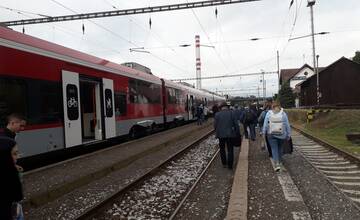 FOTO: Presuny cestujúcich na náhradné spoje