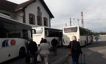 FOTO: Presuny cestujúcich na náhradné spoje
