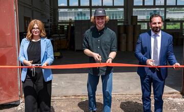 FOTO: V Žiari nad Hronom majú novú cestu. Vznikla z cigaretových ohorkov!