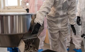 FOTO: V Žiari nad Hronom majú novú cestu. Vznikla z cigaretových ohorkov!