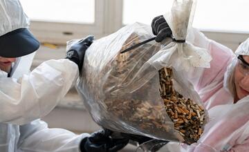 FOTO: V Žiari nad Hronom majú novú cestu. Vznikla z cigaretových ohorkov!