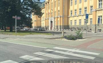 FOTO: Záchranné zložky pred súdom