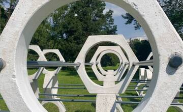 FOTO: Zrekonštruované hexagonové dielo