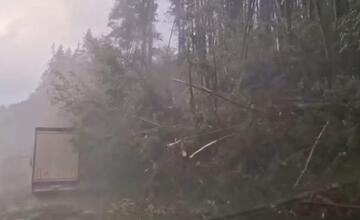 FOTO: Breznom sa prehnala búrka s krupobitím. Mesto je v pozore