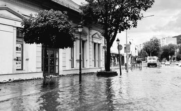 FOTO: Breznom sa prehnala búrka s krupobitím. Mesto je v pozore