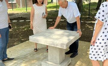 FOTO: Banskobystrickí seniori sa môžu tešiť na novú oddychovú zónu pri Mangólii