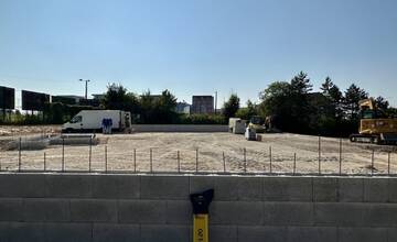 FOTO: Výstavba nového skateparku na Tajovského ulici 