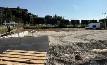 FOTO: Výstavba nového skateparku na Tajovského ulici 