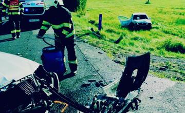 FOTO: Pri Detve došlo k nehode. 80-ročný vodič nedal prednosť protiidúcemu autu