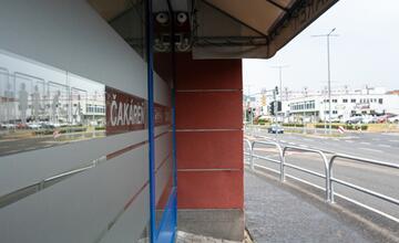 FOTO: Žiar nad Hronom otvorí novú autobusovú čakáreň. Ako to v nej vyzerá?