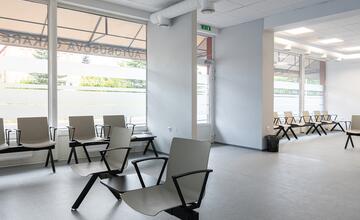 FOTO: Žiar nad Hronom otvorí novú autobusovú čakáreň. Ako to v nej vyzerá?