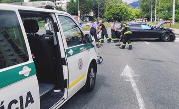 FOTO: Pri nehode v Banskej Bystrici sa zranili štyria ľudia
