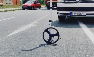 FOTO: Pri nehode v Banskej Bystrici sa zranili štyria ľudia