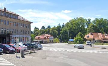 FOTO: Nekryté zastávky na Striebornom námestí