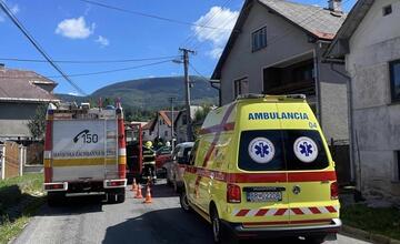 FOTO: Pri Brezne sa zrazili dve autá. Jednu osobu transportovali na urgentný príjem