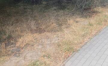 FOTO: Poškodené športové ihrisko v Radvani