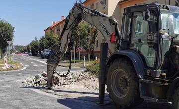 FOTO: Práce na kruhovom objazde pokračujú