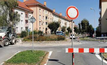FOTO: Práce na kruhovom objazde pokračujú