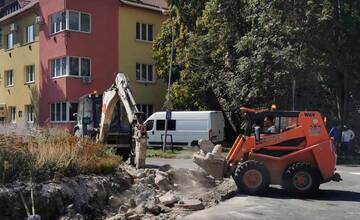 FOTO: Práce na kruhovom objazde pokračujú