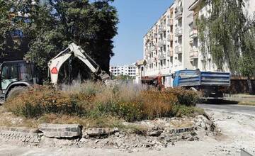 FOTO: Práce na kruhovom objazde pokračujú