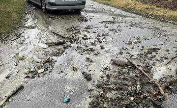 FOTO: Búrka potrápila aj Žarnovicu. Pozrite si, kde pomáhali miestni hasiči